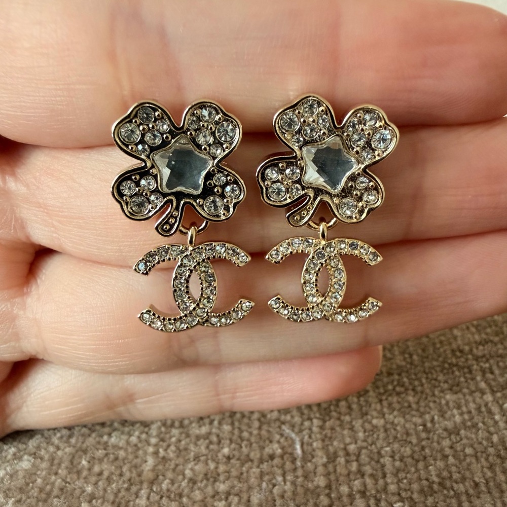 ✨ Chanel Crystal Flower & CC Logo Drop Earrings☘️ - Picture 3 of 12